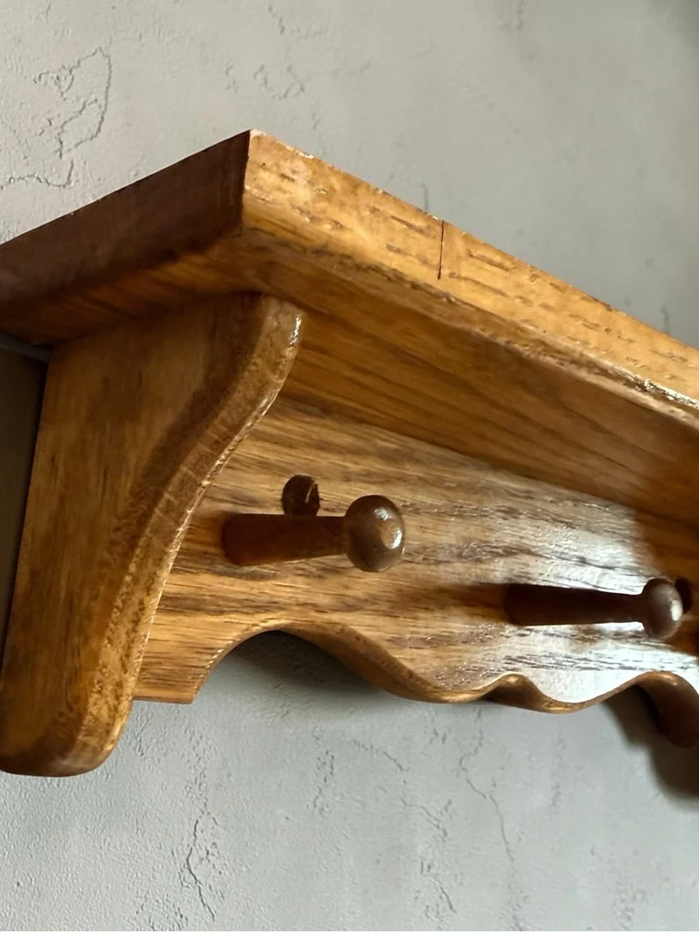 Wall-Mounted Oak Shelf with Hooks Pegs Entryway Keys Jewelry 10”